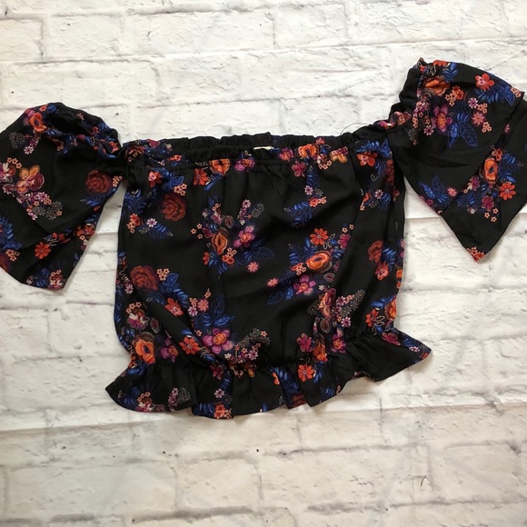 Lily White Tops - NWT Lily White off the shoulder floral crop top M